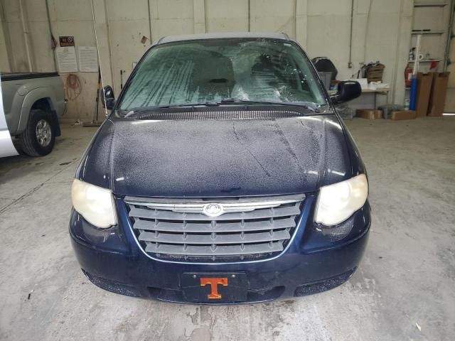 2005 Chrysler Town & Country LX