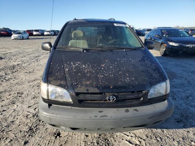 2000 Toyota Sienna LE