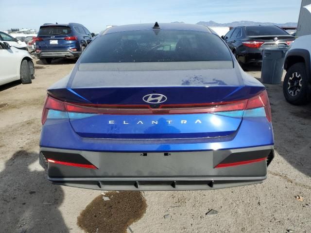 2025 Hyundai Elantra SE