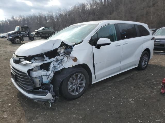 2024 Toyota Sienna LE