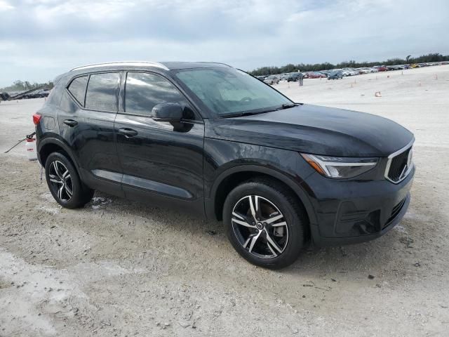 2023 Volvo XC40 Core