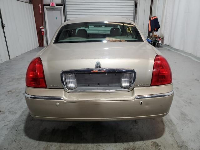 2005 Lincoln Town Car Signature