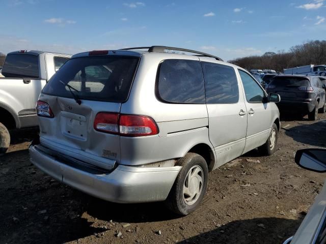 2003 Toyota Sienna LE