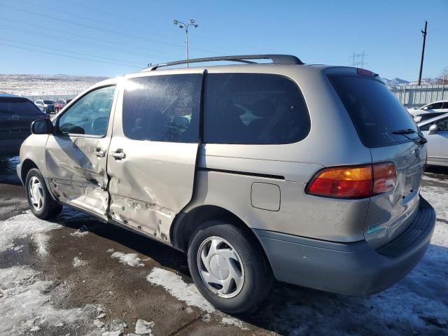 2000 Toyota Sienna LE