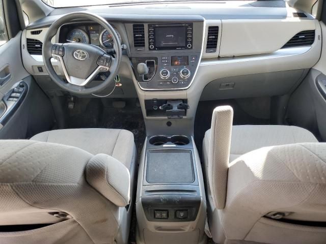 2019 Toyota Sienna LE