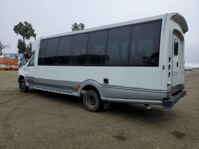 2009 Ford Econoline E450 Super Duty Cutaway Van