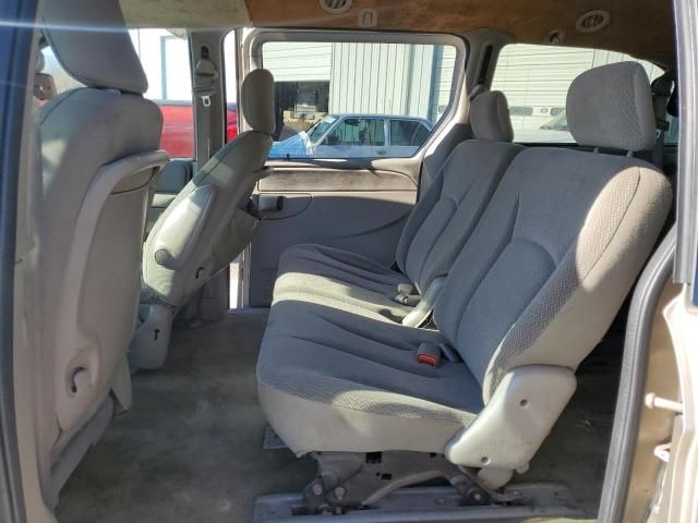 2004 Chrysler Town & Country LX