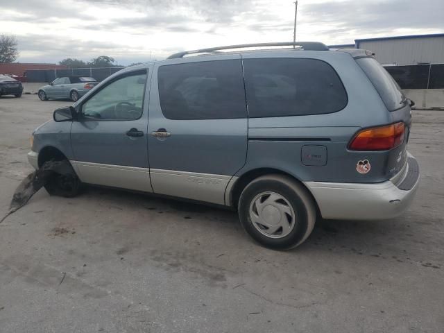 2000 Toyota Sienna LE