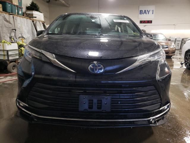 2023 Toyota Sienna XLE