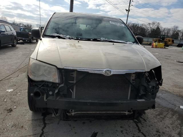 2010 Chrysler Town & Country LX