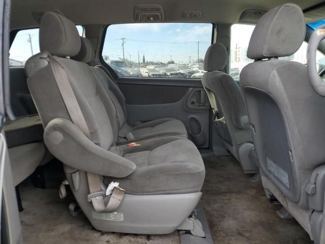 2005 Toyota Sienna CE