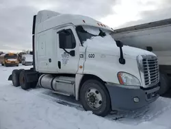 Salvage trucks for sale at Columbus, OH auction: 2015 Freightliner Cascadia 125