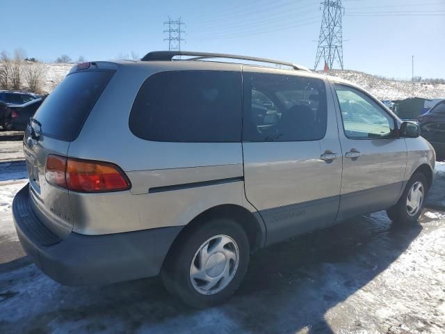 2000 Toyota Sienna LE