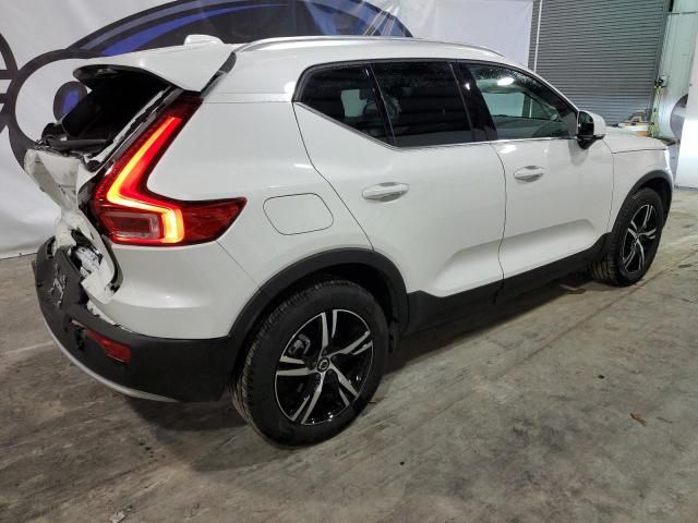 2025 Volvo XC40 Core