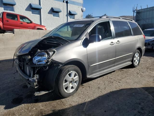 2004 Toyota Sienna CE