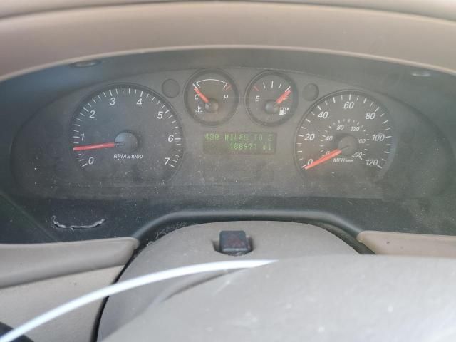 2004 Ford Taurus SE