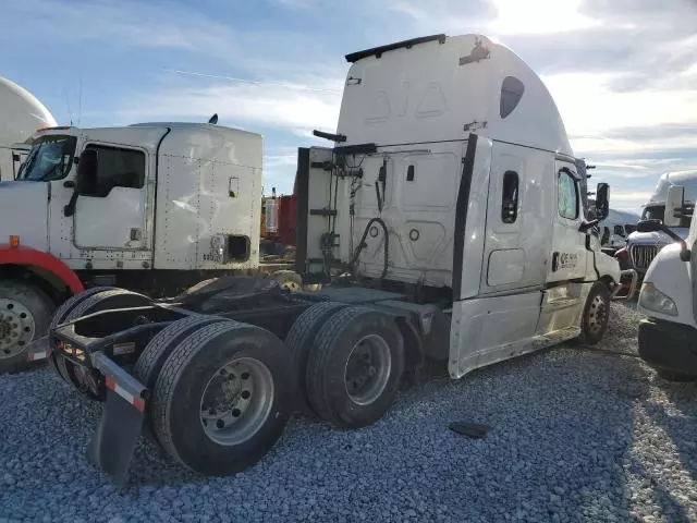 2021 Freightliner Cascadia 126