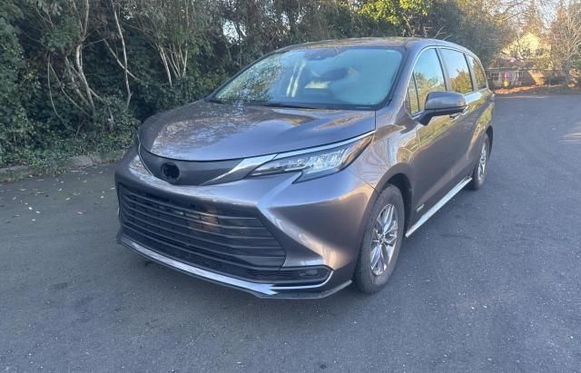 2021 Toyota Sienna LE