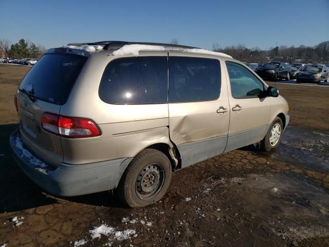 2003 Toyota Sienna LE