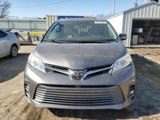 2018 Toyota Sienna XLE