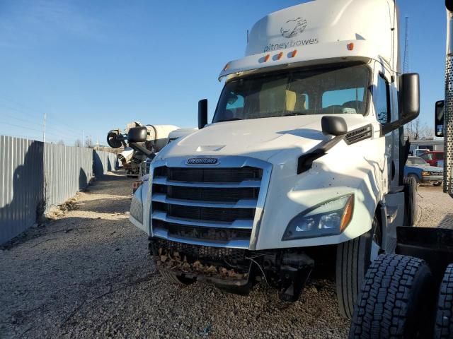 2019 Freightliner Cascadia 126