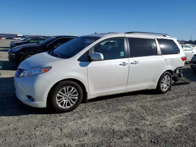 2017 Toyota Sienna XLE