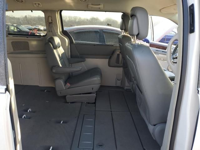 2010 Chrysler Town & Country Touring