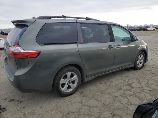 2018 Toyota Sienna LE