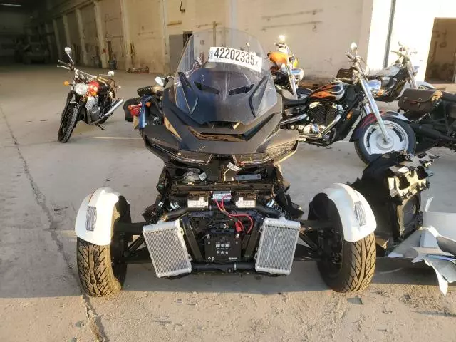 2024 Can-Am Spyder Roadster RT