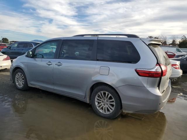 2017 Toyota Sienna XLE