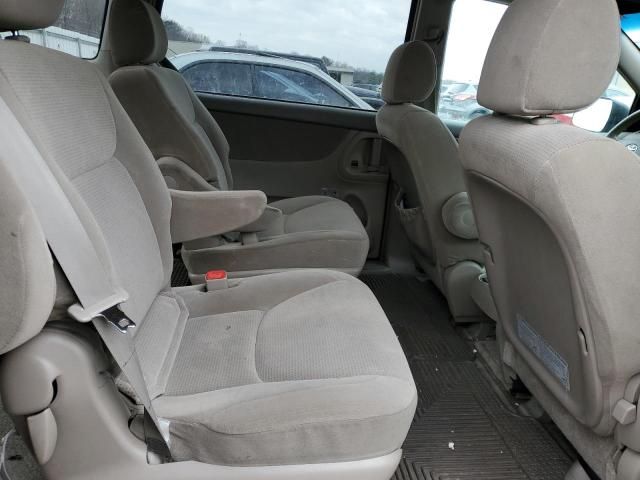 2005 Toyota Sienna CE