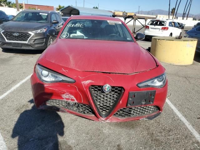 2021 Alfa Romeo Giulia Sport