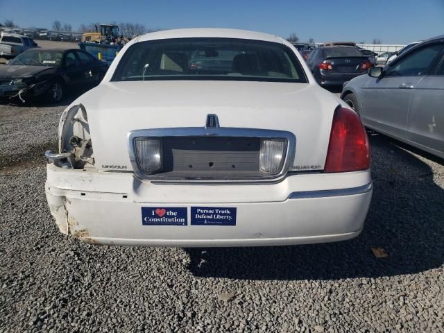 2011 Lincoln Town Car Signature Limited