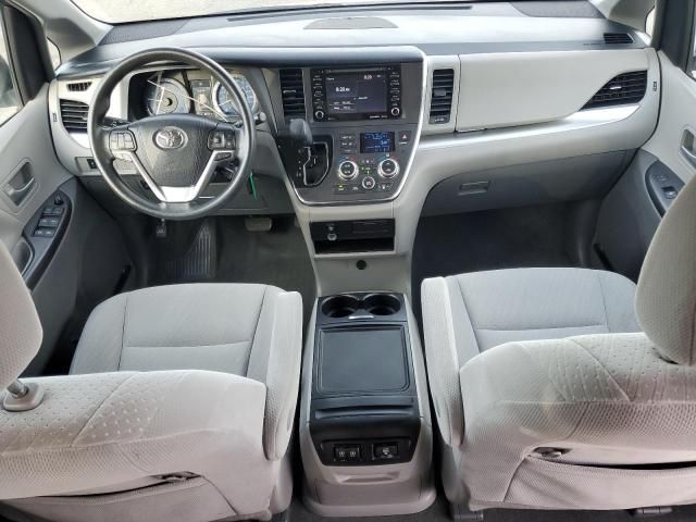 2018 Toyota Sienna LE