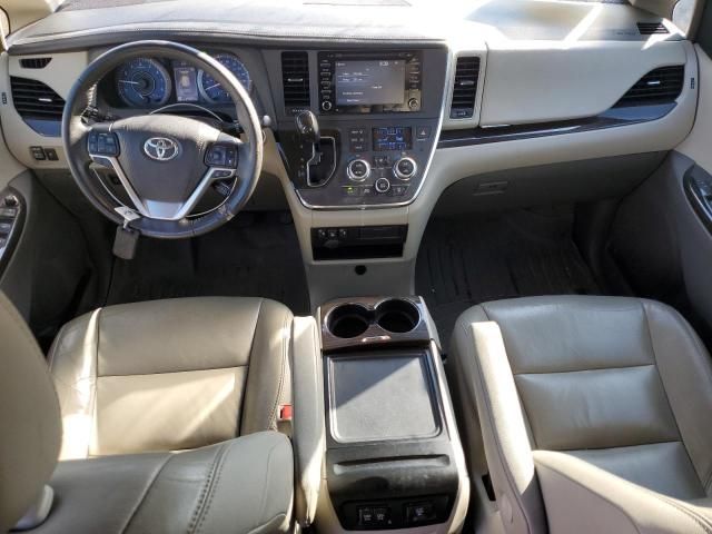 2018 Toyota Sienna XLE