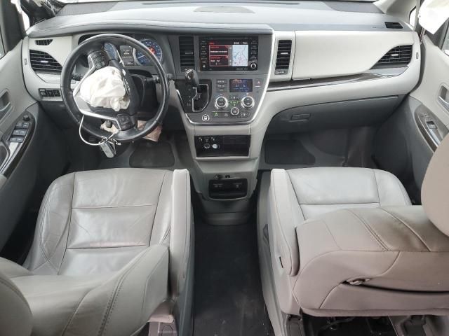 2018 Toyota Sienna XLE