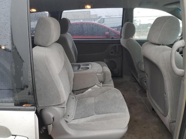 2005 Toyota Sienna CE