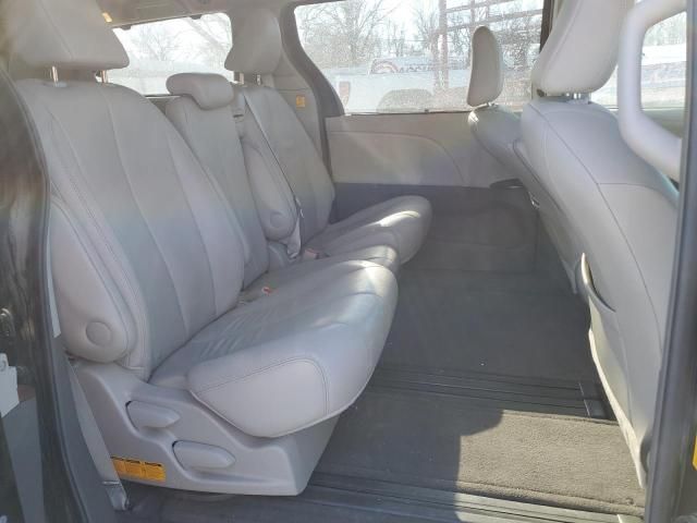 2013 Toyota Sienna XLE