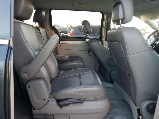 2011 Volkswagen Routan SE