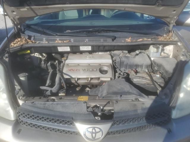 2004 Toyota Sienna XLE