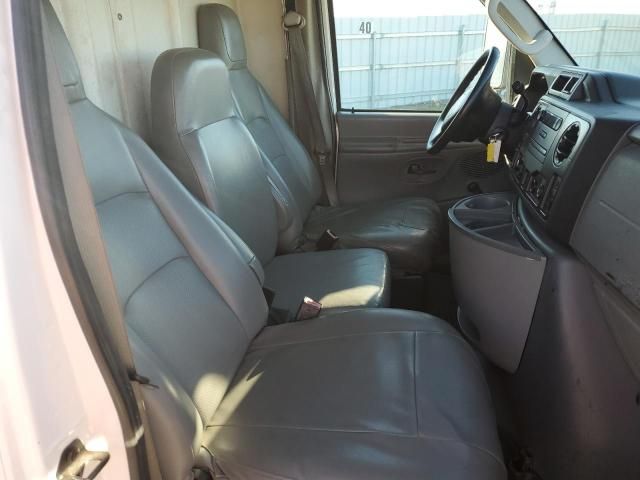 2011 Ford Econoline E450 Super Duty Cutaway Van