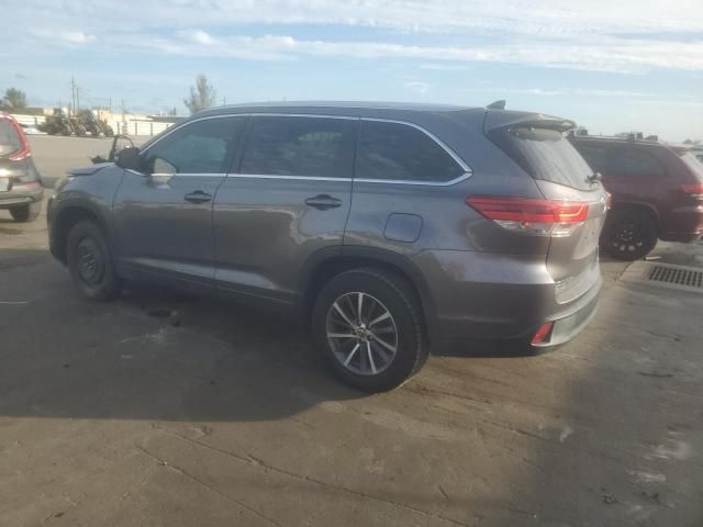 2017 Toyota Highlander SE