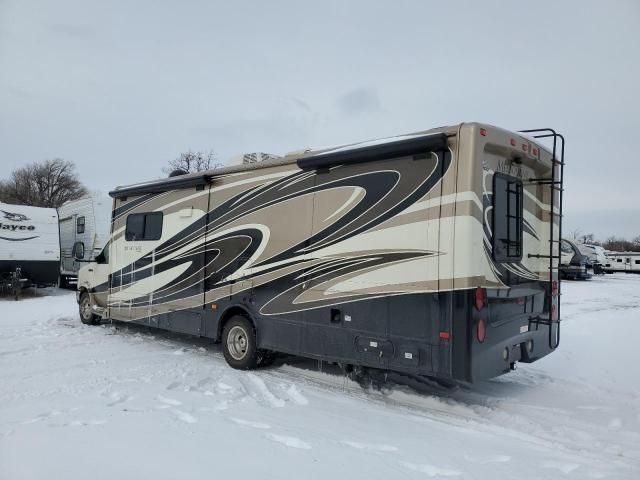 2013 Ford Econoline E450 Super Duty Cutaway Van