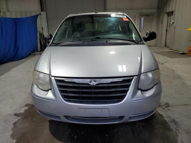 2006 Chrysler Town & Country LX