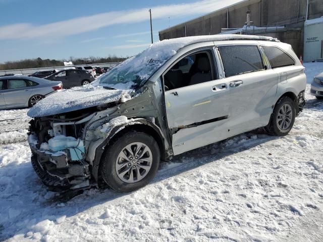 2021 Toyota Sienna LE