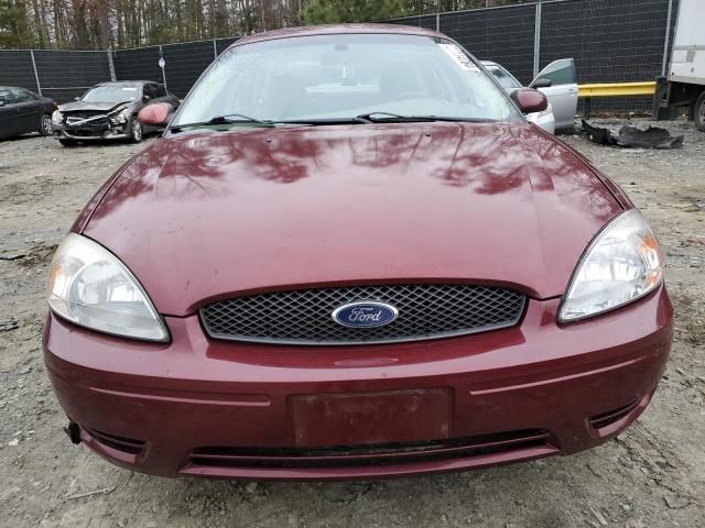 2004 Ford Taurus SE