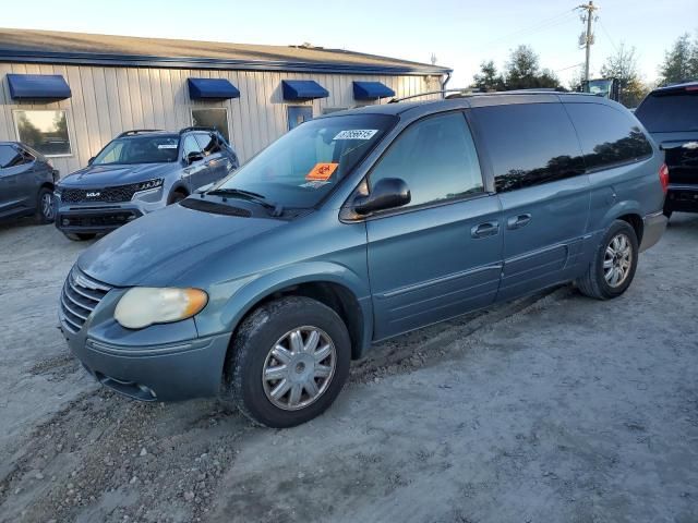 2005 Chrysler Town & Country Limited