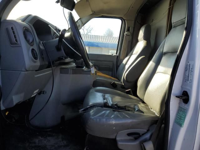 2013 Ford Econoline E450 Super Duty Cutaway Van