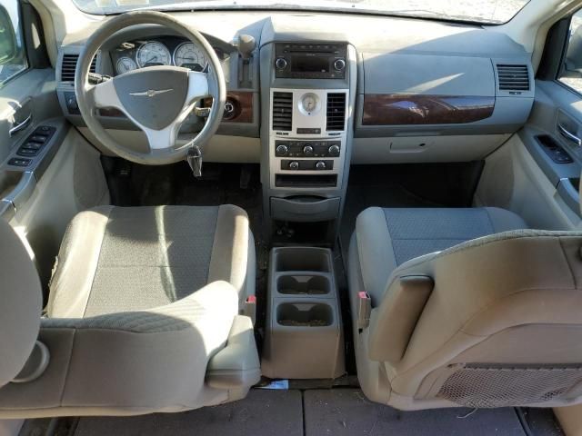 2010 Chrysler Town & Country LX