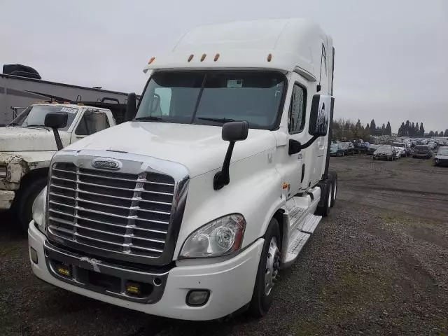 2011 Freightliner Cascadia 125